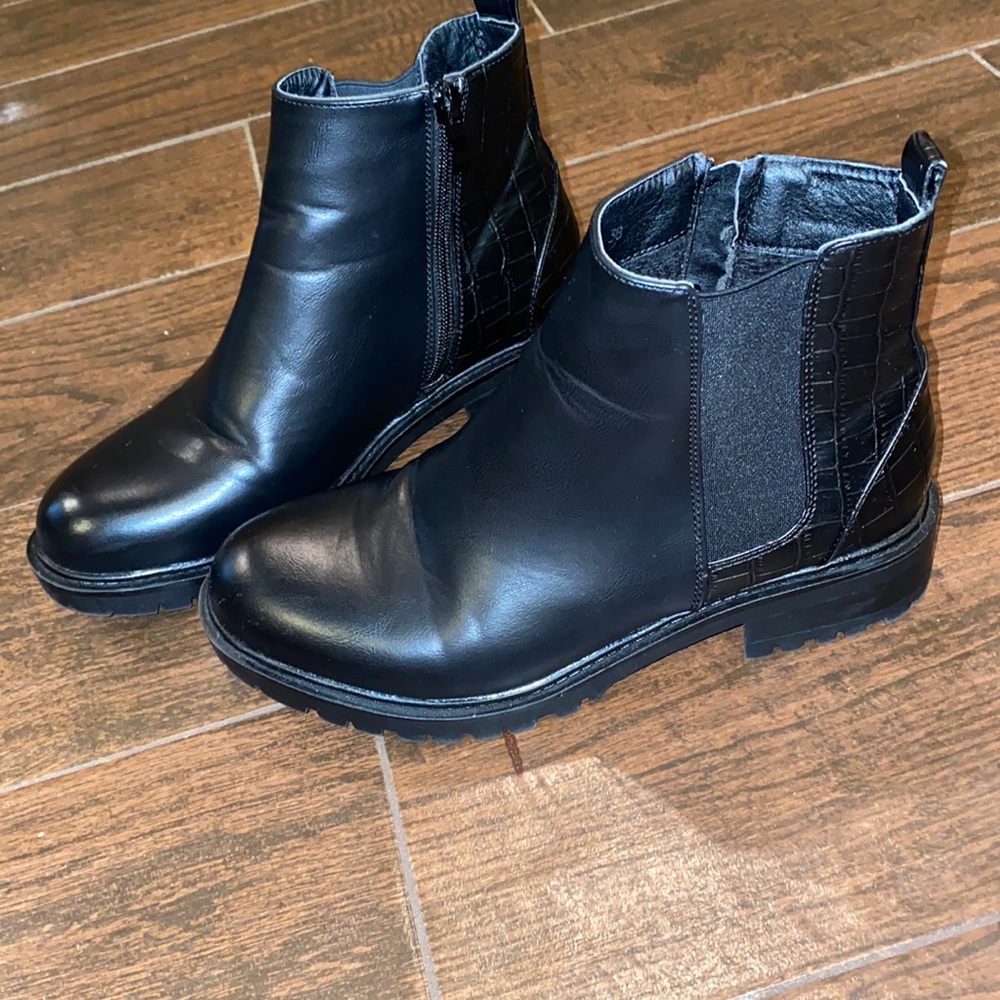 COPY - Black booties